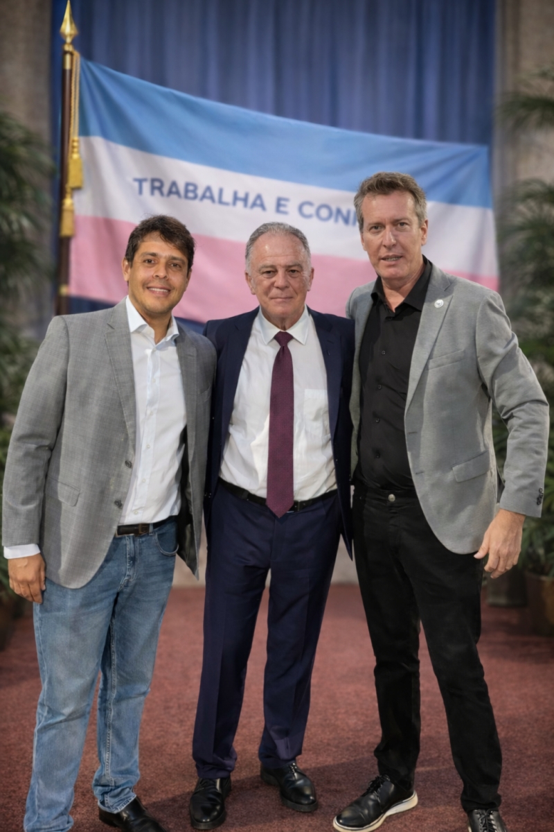 Presidente e vice-presidente do Sindirochas marcam presença na passagem da Governadoria do Estado.