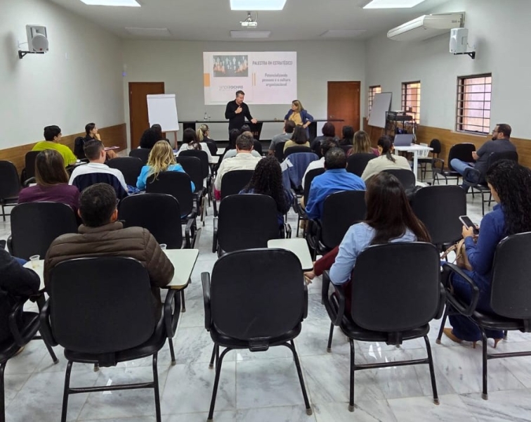 Comitê de RH do Sindirochas promove palestra sobre gestão estratégica de pessoas
