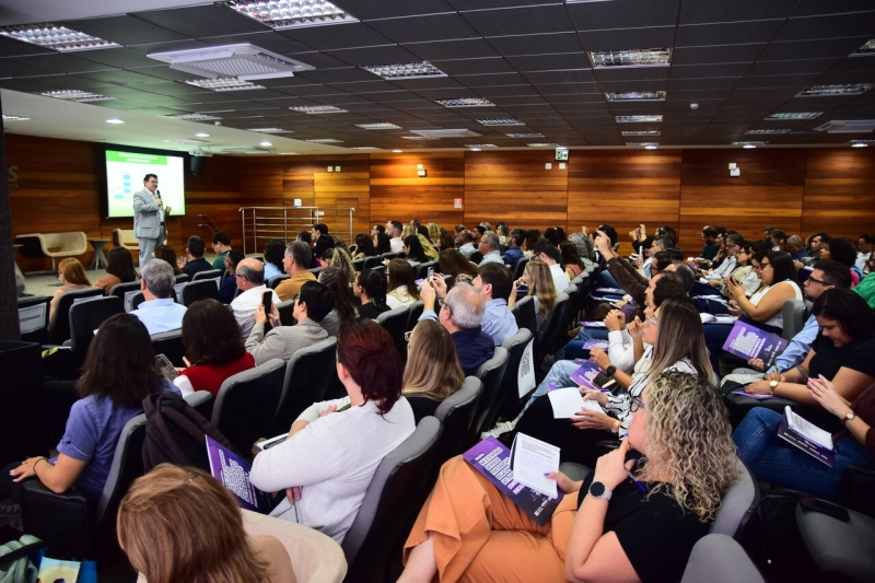 Sindirochas reúne mais de 300 participantes em palestras com coordenador da revisão da NR-01